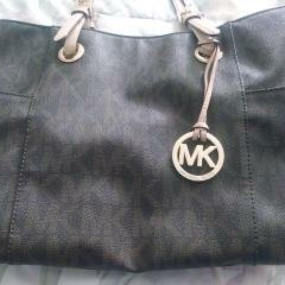 purse - Picture 2 of 3